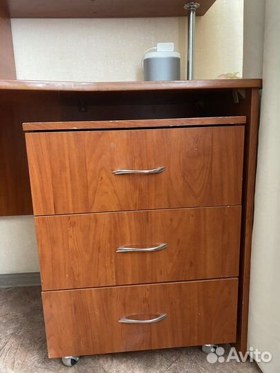 Письменный стол, компьютерный стол