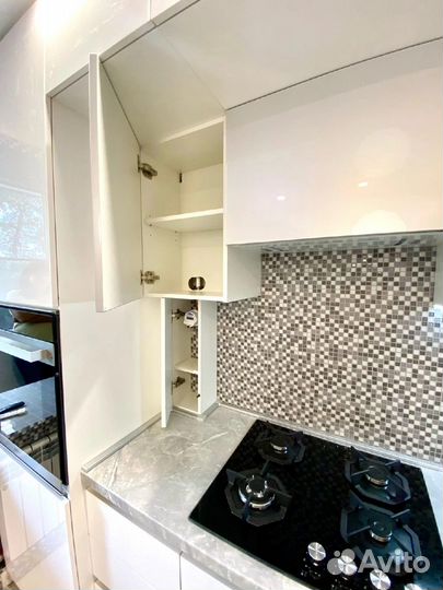 Кухня на заказ под потолок