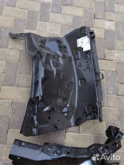 Суппорт фары левый Toyota Land Cruiser 200