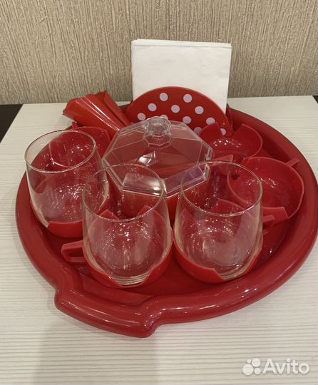 Набор пластиковой посуды поднос стаканы стекло