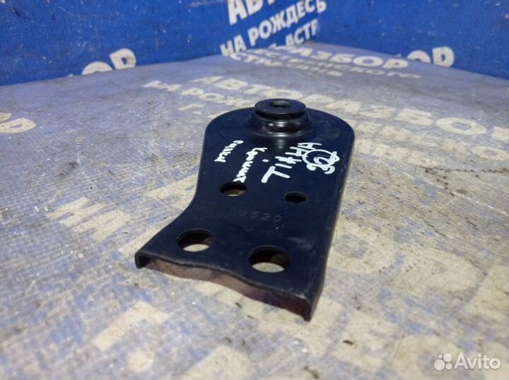 Левый кронштейн заднего подрамника Nissan Teana