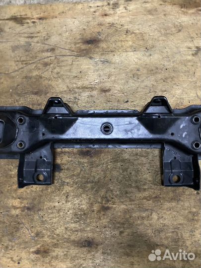 Подрамник Сузуки Гранд Витара 2003