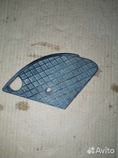 Mercedes CLK купе облицовка бампера левая решётка