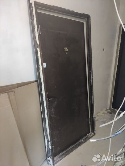 Дверь входная металлическая от застройщика