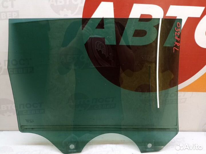 Стекло двери заднее левое Volkswagen Touareg 7L