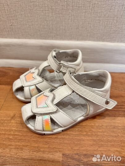 Босоножки и сандалии для девочки