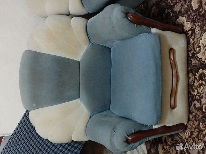 Два кресла мягкие