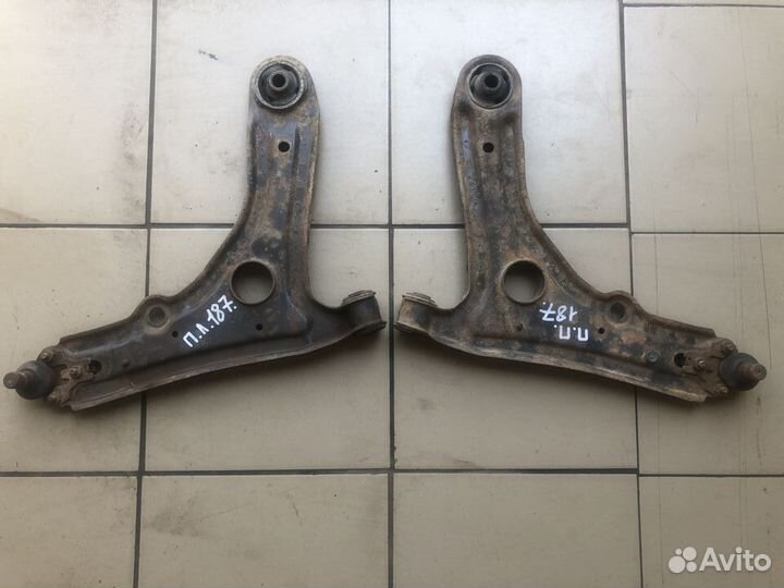 Рычаги передние Volkswagen Vento