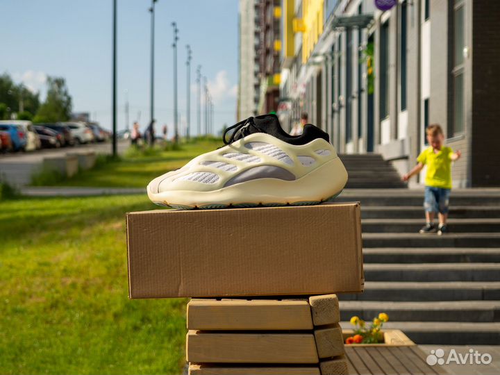 Кроссовки мужские adidas yeezy 700