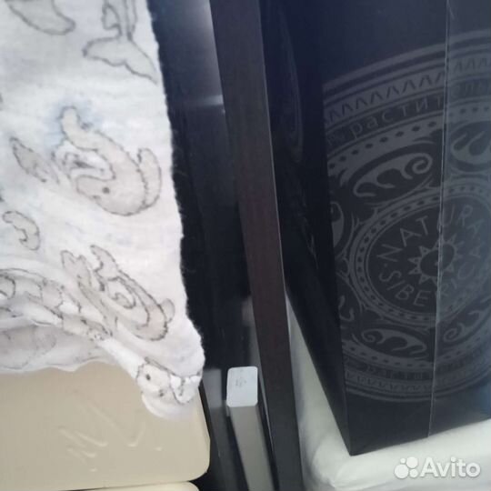 Детская кроватка с маятником и ящиком