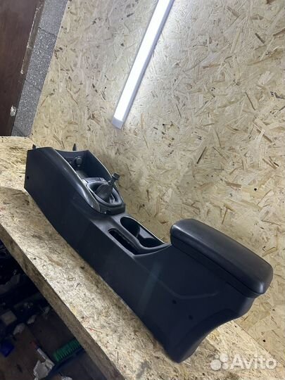 Центральная консоль подлокотник Kia Cerato 2 Coup