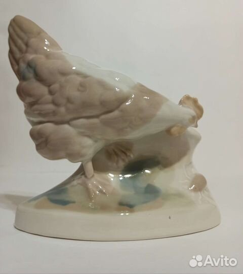 Статуэтка фарфоровая Курочка и Жук. Городница