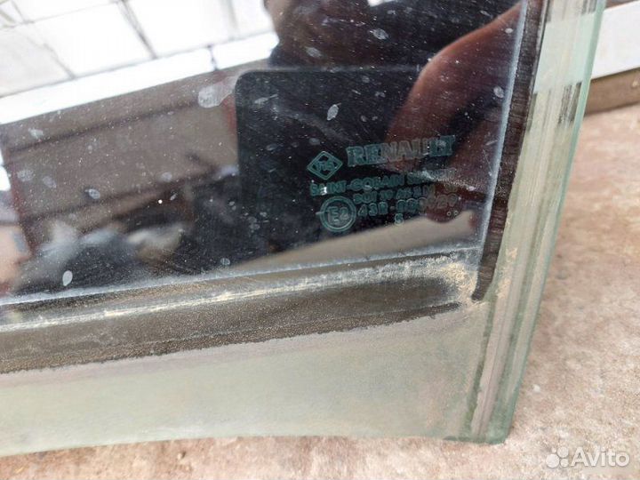 Стекло заднее Renault Laguna