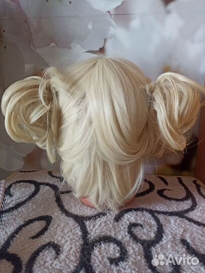 Парик блонд с челкой