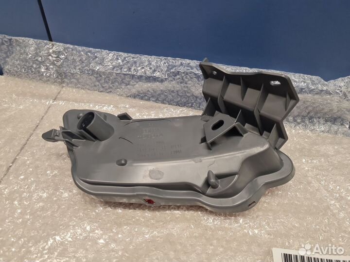 Отражатель в бампер задний правый Toyota RAV 4 201