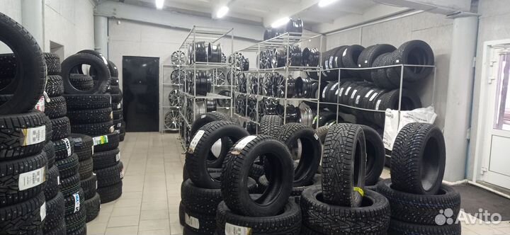 Goodyear Ultragrip 600 215/55 R17