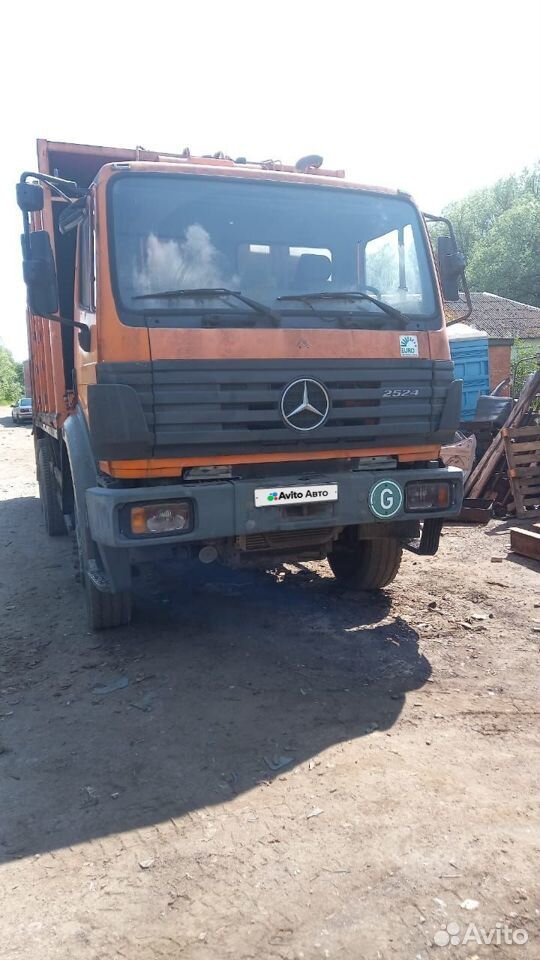 Мусоровоз Mercedes 2524