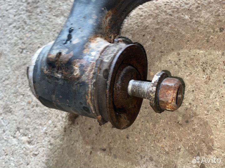 Рычаг передний правый нижний Mercedes W210