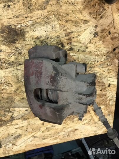 Суппорт передний Volvo s60 2002