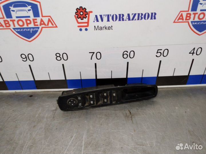 Блок управления стеклоподъемниками Renault Fluence