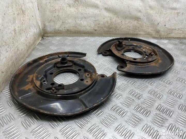 Щит опорный задний Nissan X-Trail T32 MR20DD 2014