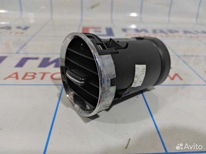 Дефлектор воздушный в торпедо центральный Peugeot