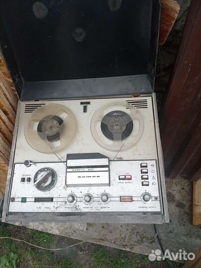 Катушечный магнитофон