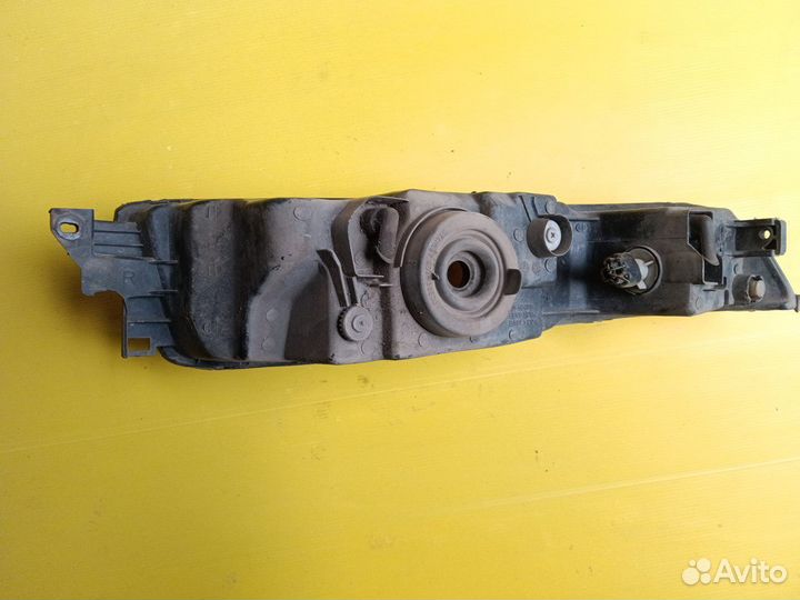 Mitsubishi Galant 8 EA Фара правая