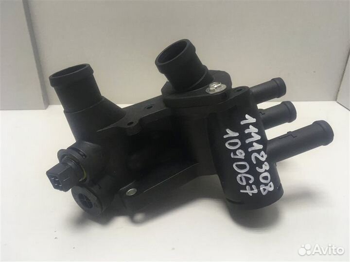 Фланец системы охлаждения Volkswagen Golf