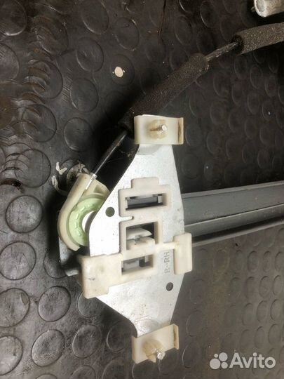 Стеклоподемник задний R SsangYong Rexton II