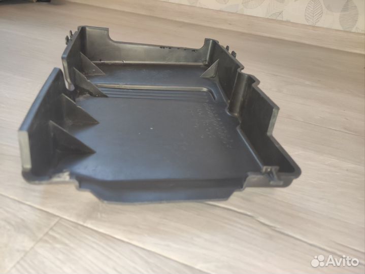 Крышка аккумулятора Мазда 3 бк