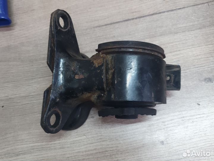Опора двигателя левая mazda 6 gg