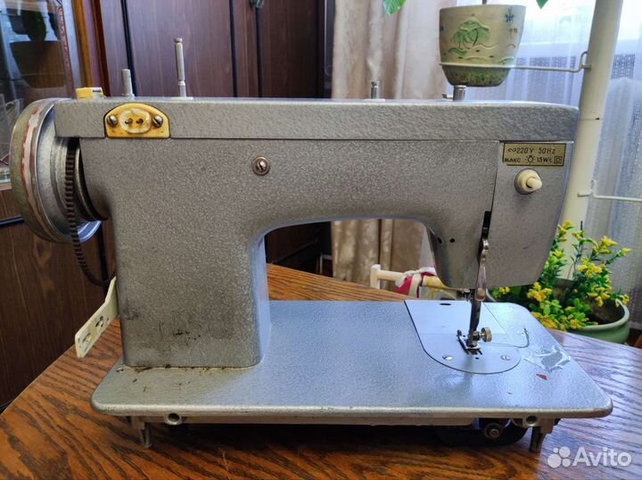 Машинка швейная 