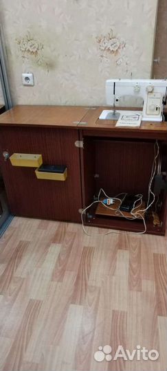 Швейная машина Чайка 142м