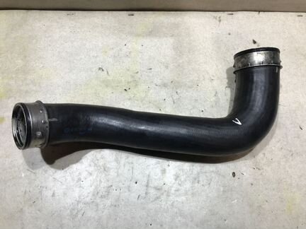 7L6145790B Патрубок интеркулера VW Touareg 1