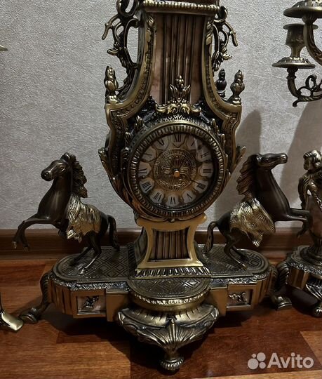 Бронзовые часы с подсвечниками