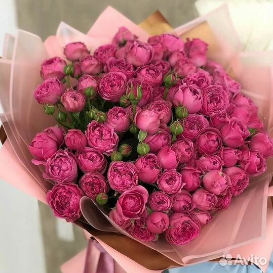 Букет из кустовой пионовидной розы