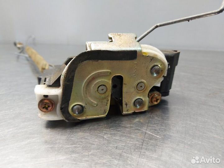 Замок двери задний правый Mitsubishi Outlander