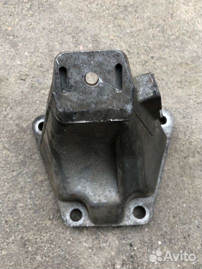 Кронштейн двигателя VAG 8D0199308AD