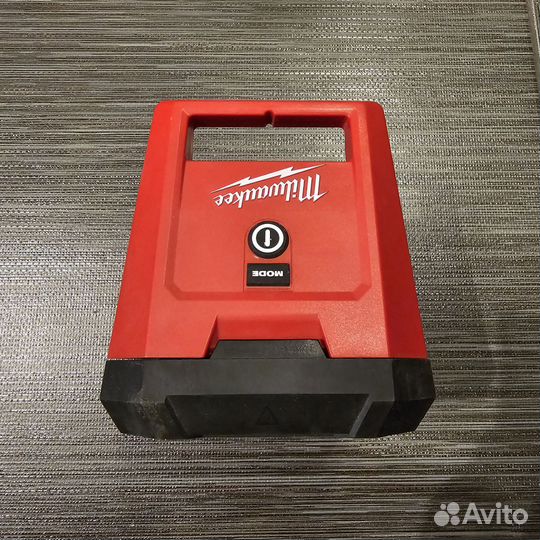 Фонарь Milwaukee 2365-20