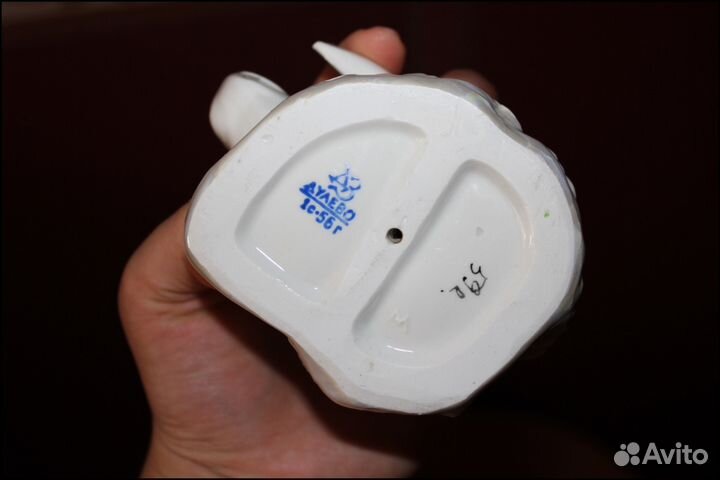 Фарфоровая статуэтка 