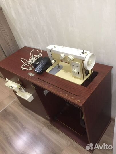Швейная машина чайка 142м