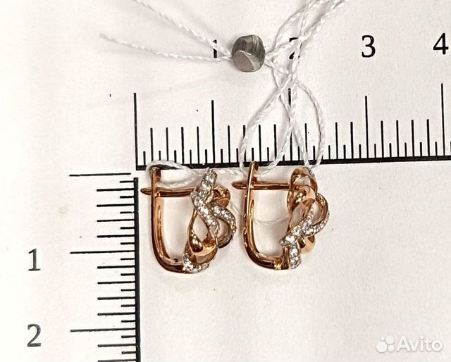 Золотые серьги с камнем