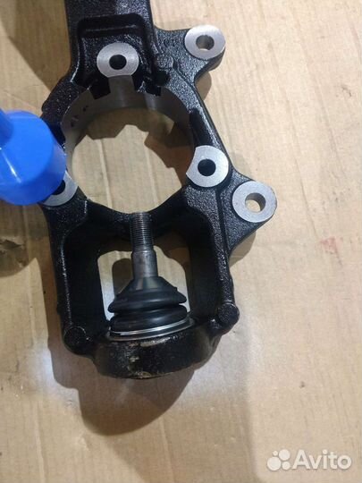 Поворотный кулак пер правый для jeep Cherokee wk2