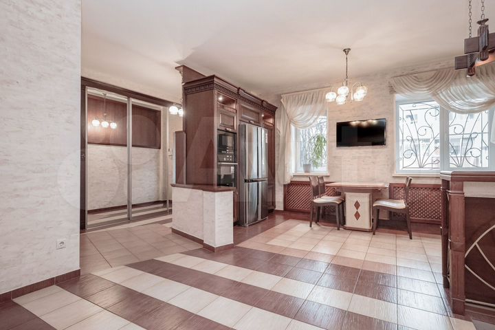 4-к. квартира, 222 м², 1/4 эт.