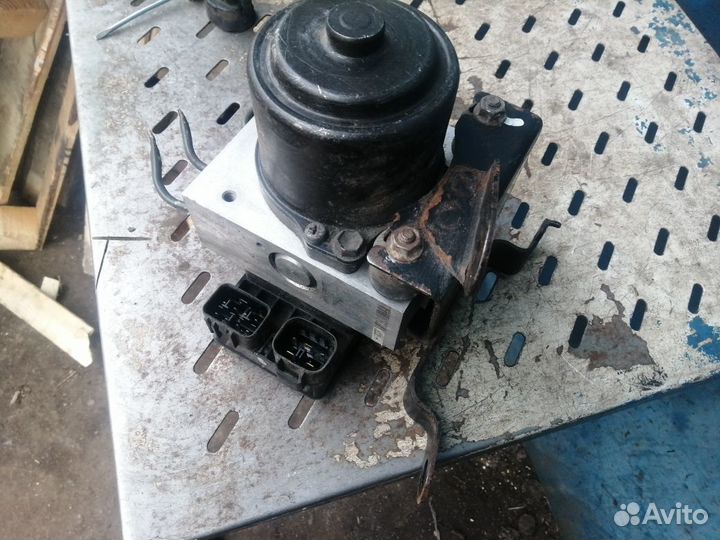 Блок ABS Toyota Hilux Surf 185 4 Runner 185