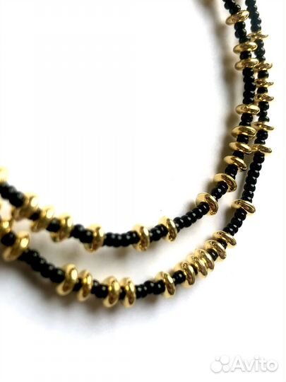 Черный чокер с золотыми вставками