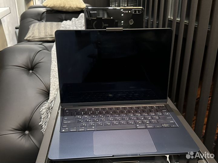 Крепление для iPhone на Macbook