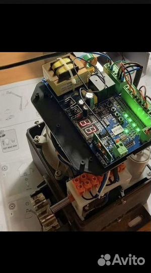 Ремонт автоматических секционных ворот, дверей