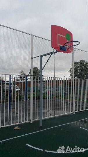 Футбольные ворота, баскетбольные кольца